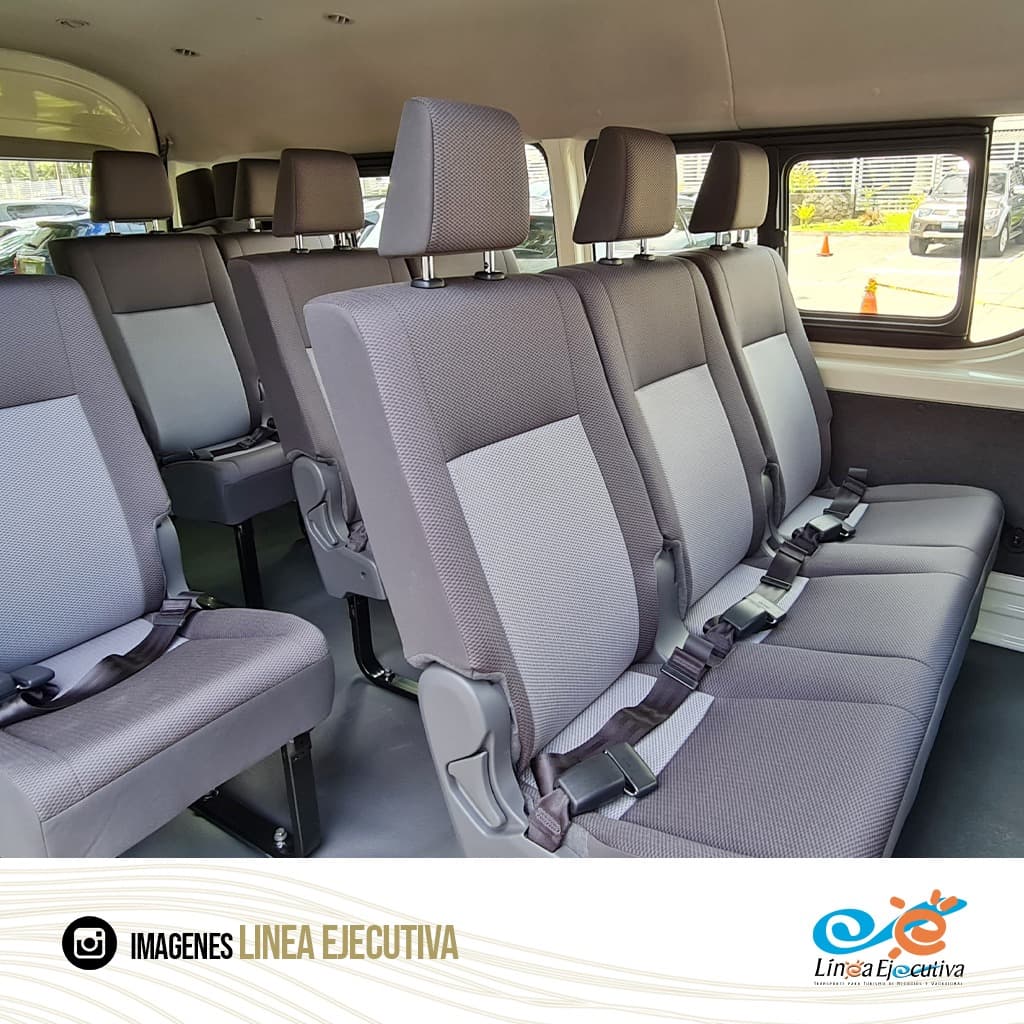 Microbus Toyota Hiace