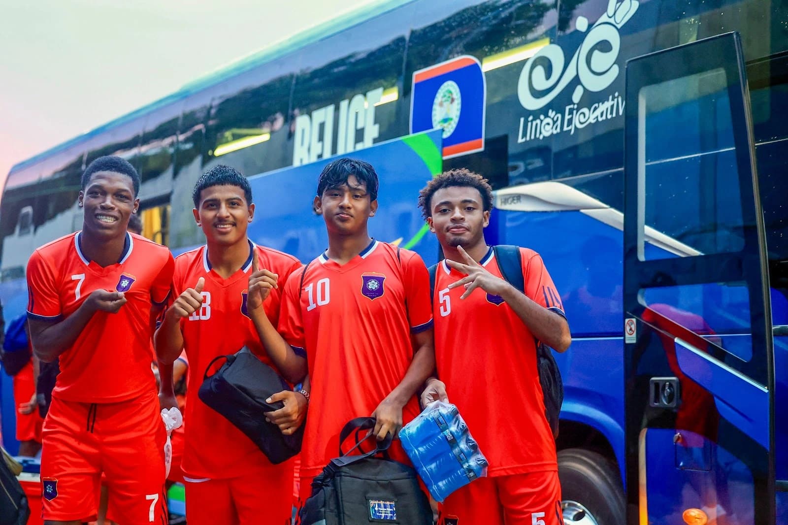 Línea Ejecutiva, transporte oficial del Torneo UNCAF FIFA Forward Sub-16